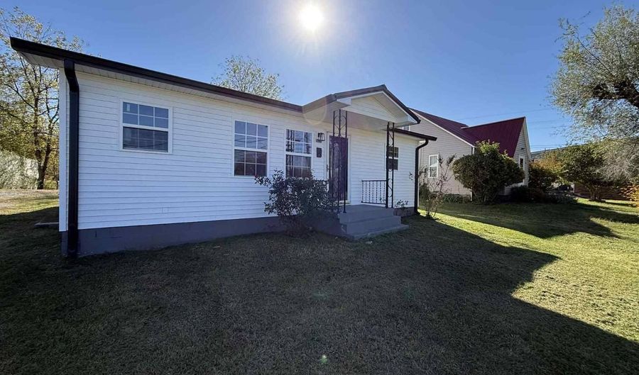 307 E Cumberland St, Albany, KY 42602 - 2 Beds, 1 Bath