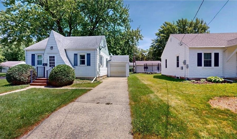 430 Ulstad Ave, Albert Lea, MN 56007 - 3 Beds, 2 Bath