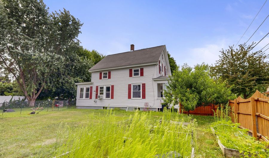 184 Whitney St, Auburn, ME 04210 - 3 Beds, 2 Bath
