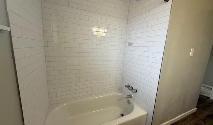 600 Westwood Dr B6, Abilene, TX 79603 - 3 Beds, 2 Bath