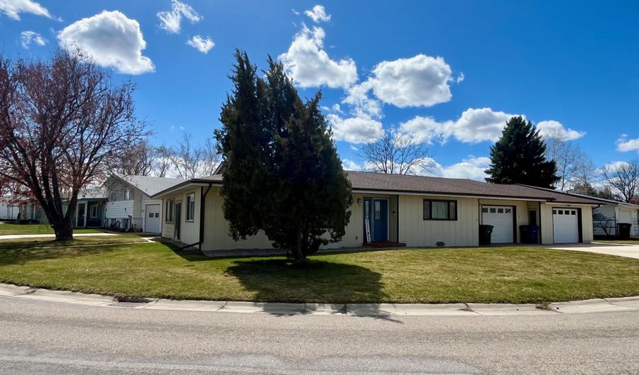 140 Crescent Dr, Sheridan, WY 82801 - 3 Beds, 2 Bath