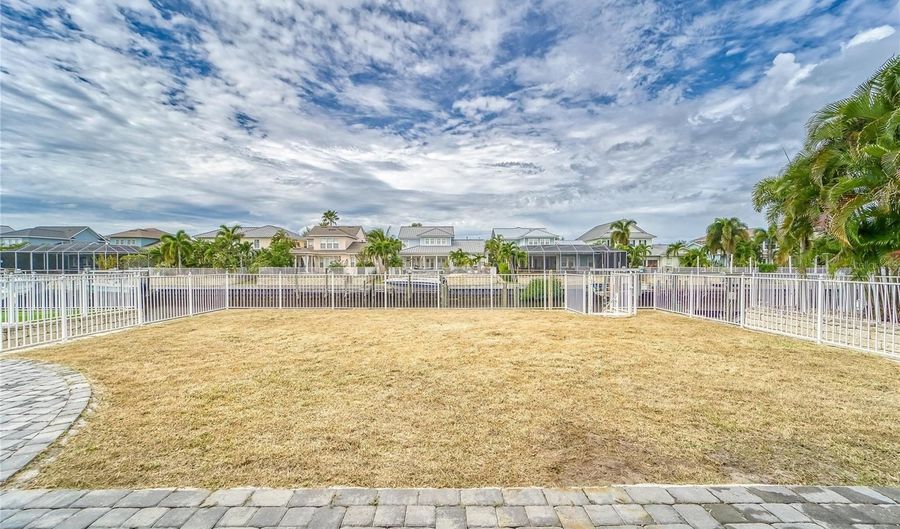 5718 SEA TURTLE Pl, Apollo Beach, FL 33572 - 4 Beds, 3 Bath