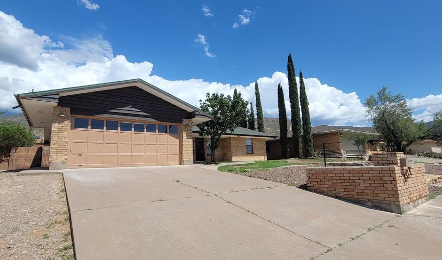 404 Sunbeam Ave, Alamogordo, NM 88310 - 3 Beds, 2 Bath