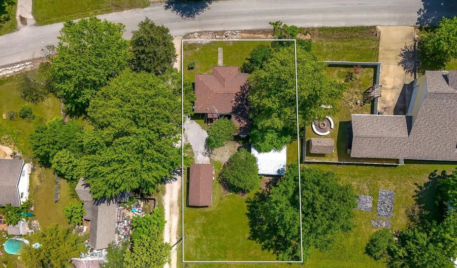 313 S Rinker Ave, Aurora, MO 65605 - 2 Beds, 1 Bath