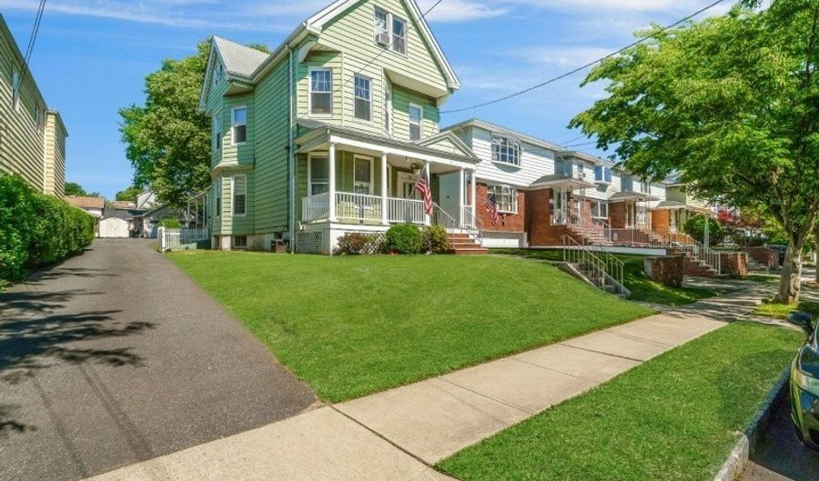 79 Dewitt Ave, Belleville, NJ 07109 - 5 Beds, 4 Bath