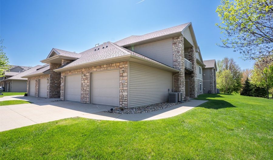 548 Kelsey Ln, Altoona, IA 50009 - 2 Beds, 2 Bath