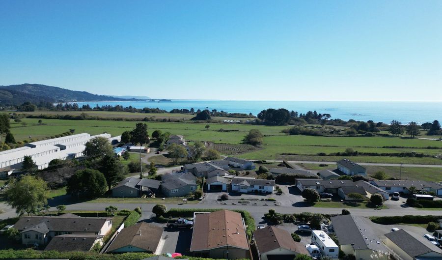 98609 CAMELLIA Dr, Brookings, OR 97415 - 2 Beds, 2 Bath