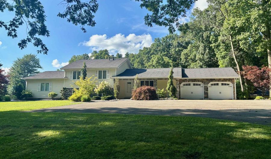 180 W 300 N, Angola, IN 46703 - 4 Beds, 3 Bath