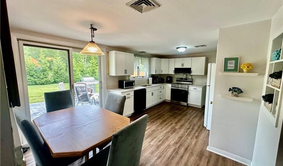 144 S Pier Rd, Narragansett, RI 02882 - 3 Beds, 1 Bath