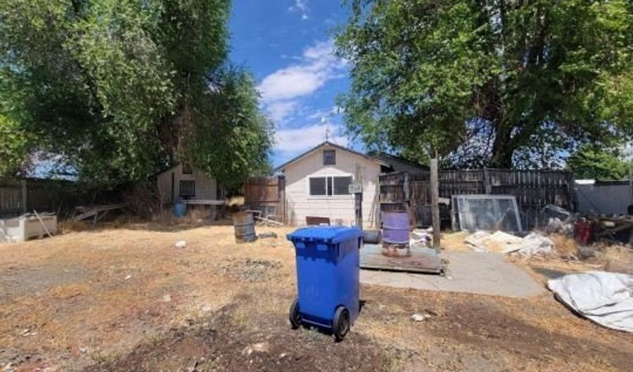 607 N Court St, Alturas, CA 96101 - 2 Beds, 1 Bath