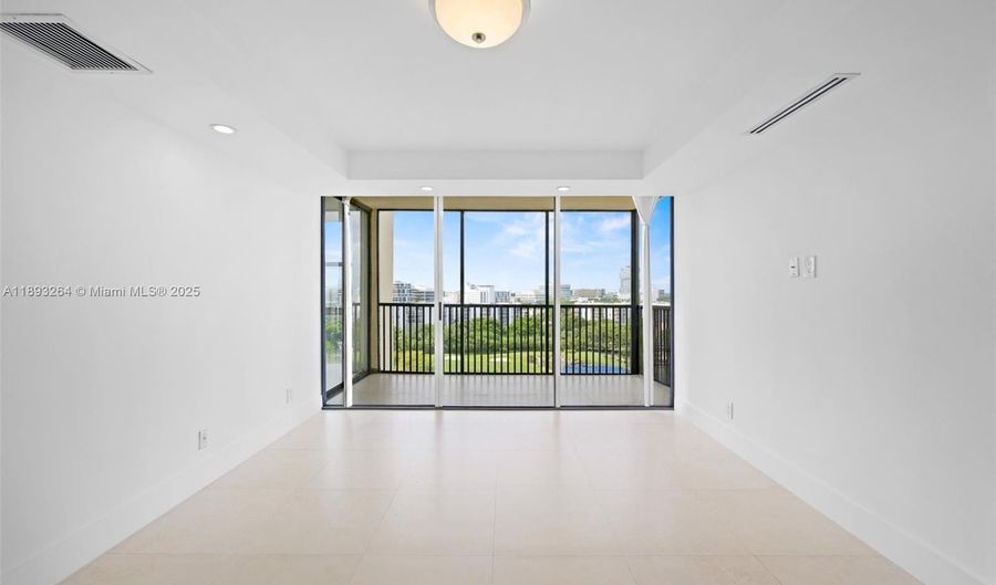 20301 W Country Club Dr 1122, Aventura, FL 33180 - 2 Beds, 2 Bath