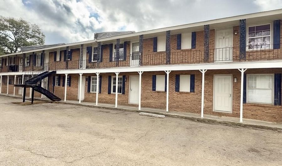 212 N Church St, Brookhaven, MS 39601 - 2 Beds, 1 Bath
