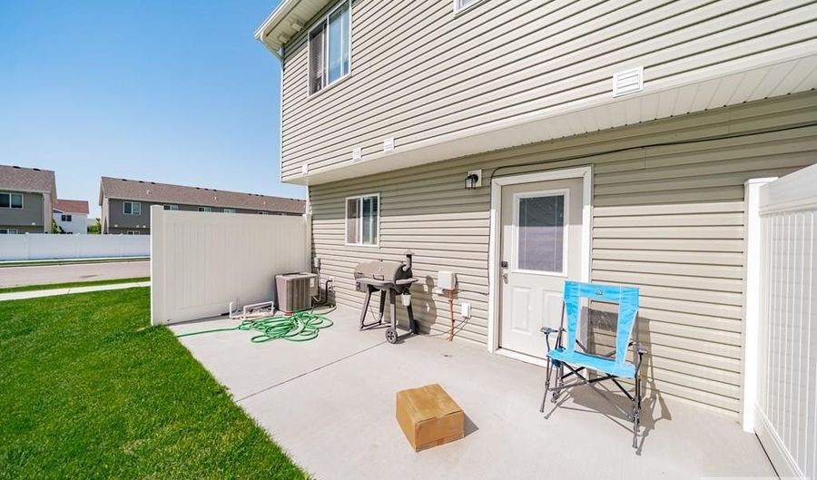 2001 Lawrence Ln 1004, Blackfoot, ID 83221 - 3 Beds, 3 Bath