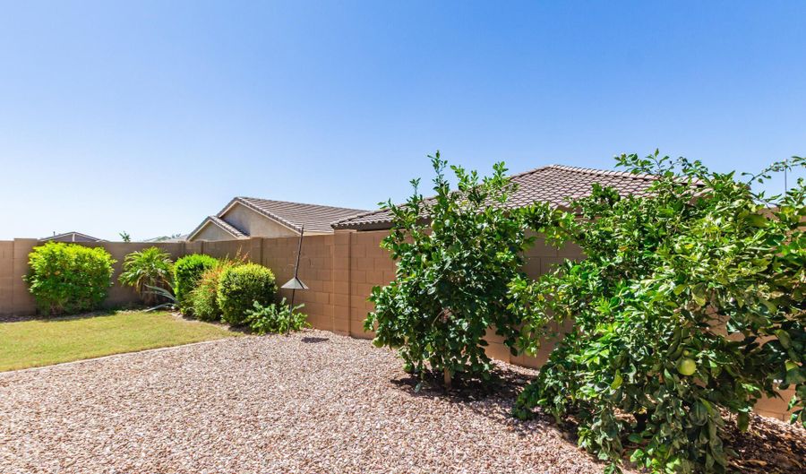 2574 S BARKS CANYON Trl, Apache Junction, AZ 85119 - 4 Beds, 3 Bath