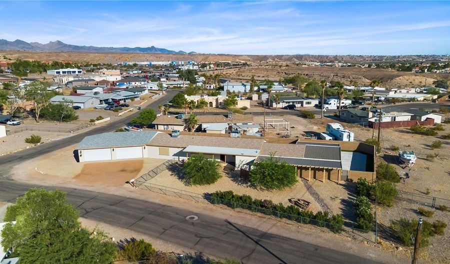 1350 Newberry Dr, Bullhead City, AZ 86442 - 5 Beds, 3 Bath