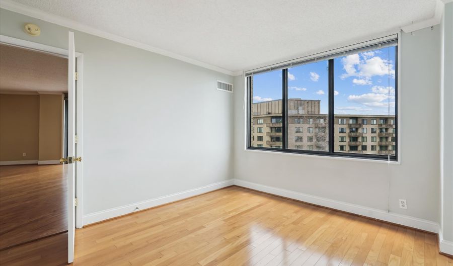 5225 POOKS HILL Rd 1701N, Bethesda, MD 20814 - 2 Beds, 1 Bath