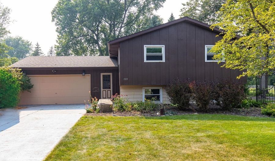 3323 N MORRISON St, Appleton, WI 54911 - 4 Beds, 2 Bath