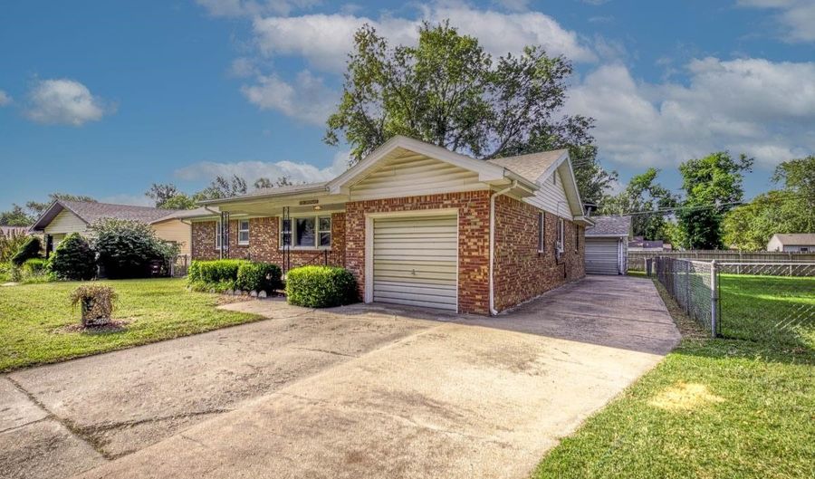 239 Greenway Rd, Arkansas City, KS 67005 - 2 Beds, 1 Bath