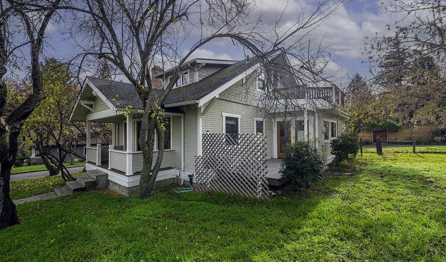 126 Nursery St, Ashland, OR 97520 - 4 Beds, 2 Bath