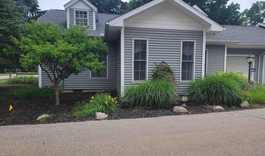 959 W Maumee St 959 W Maumee A, Adrian, MI 49221 - 3 Beds, 2 Bath
