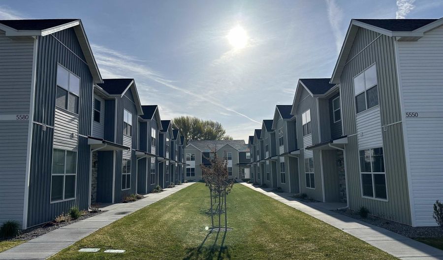 5530 TRUEMAN Unit B, Chubbuck, ID 83202 - 4 Beds, 3 Bath
