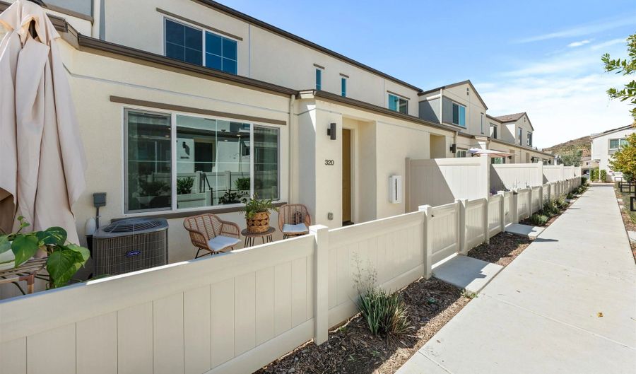 320 Satsuma Trl, Fallbrook, CA 92028 - 2 Beds, 3 Bath