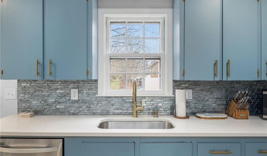 384 Valley Rd, Middletown, RI 02842 - 4 Beds, 3 Bath