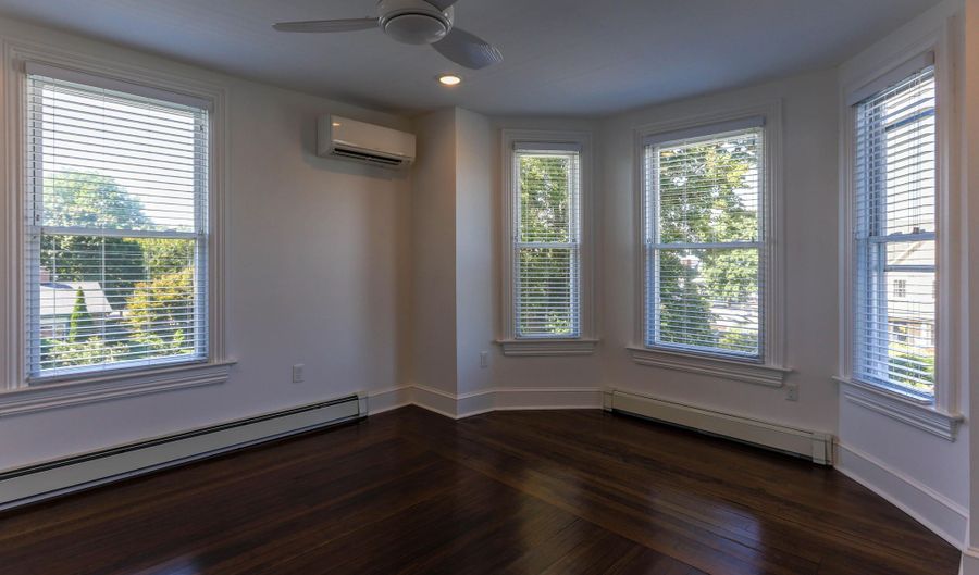 35 Ocean Blvd 4, Atlantic Highlands, NJ 07716 - 1 Beds, 1 Bath