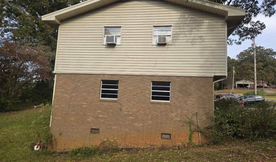 1119 Chatwood Dr, Anniston, AL 36206 - 4 Beds, 2 Bath