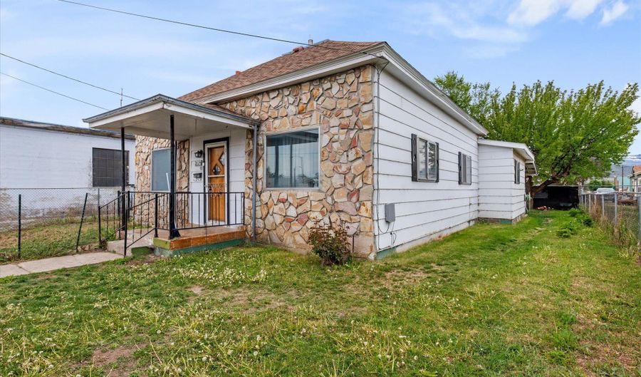 2125 8TH St, Baker City, OR 97814 - 2 Beds, 1 Bath