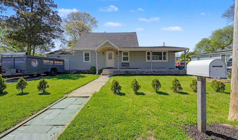 15 Johnson St, Amityville, NY 11701 - 4 Beds, 2 Bath