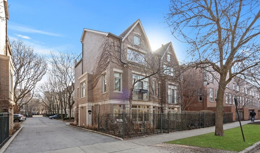 2733 N Greenview Ave B, Chicago, IL 60614 - 4 Beds, 3 Bath