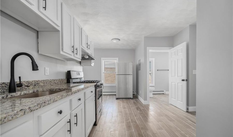 92 Spring St, Lincoln, RI 02838 - 6 Beds, 3 Bath