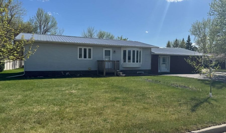 613 Vera St, Bottineau, ND 58318 - 4 Beds, 3 Bath