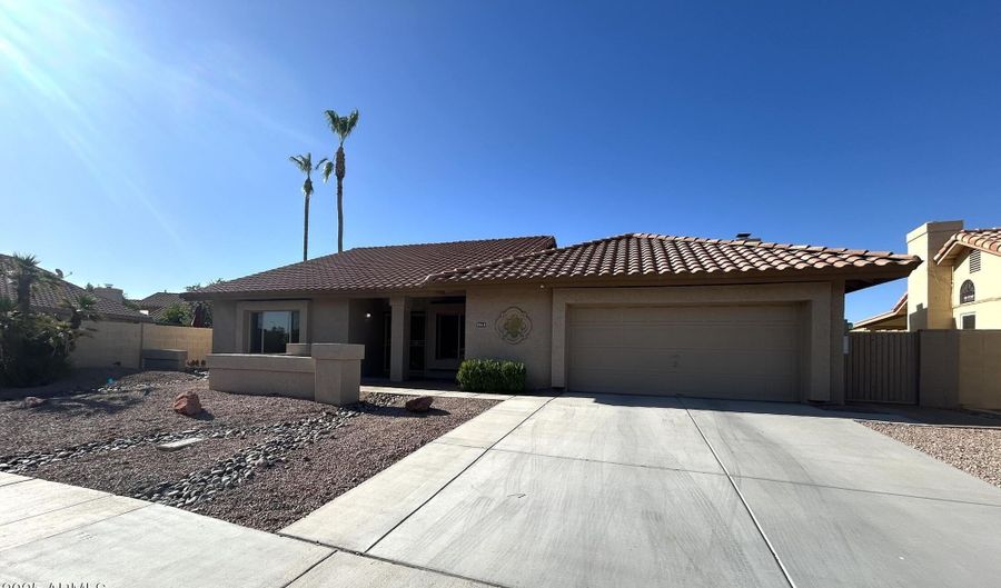2563 N TAMARISK St, Chandler, AZ 85224 - 4 Beds, 2 Bath