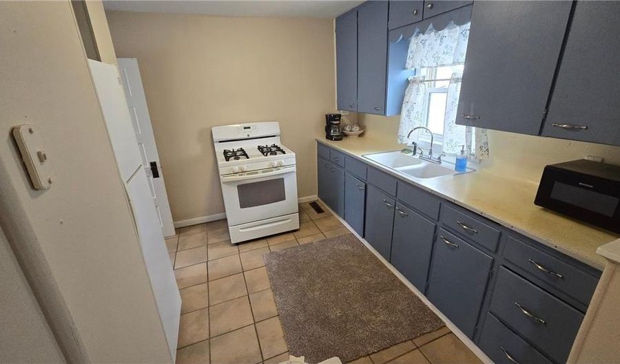 1007 7th Ave NE, Austin, MN 55912 - 3 Beds, 1 Bath