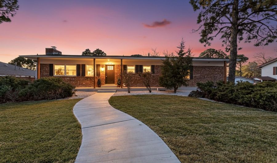 4713 Huntington Dr NE, Albuquerque, NM 87111 - 4 Beds, 3 Bath