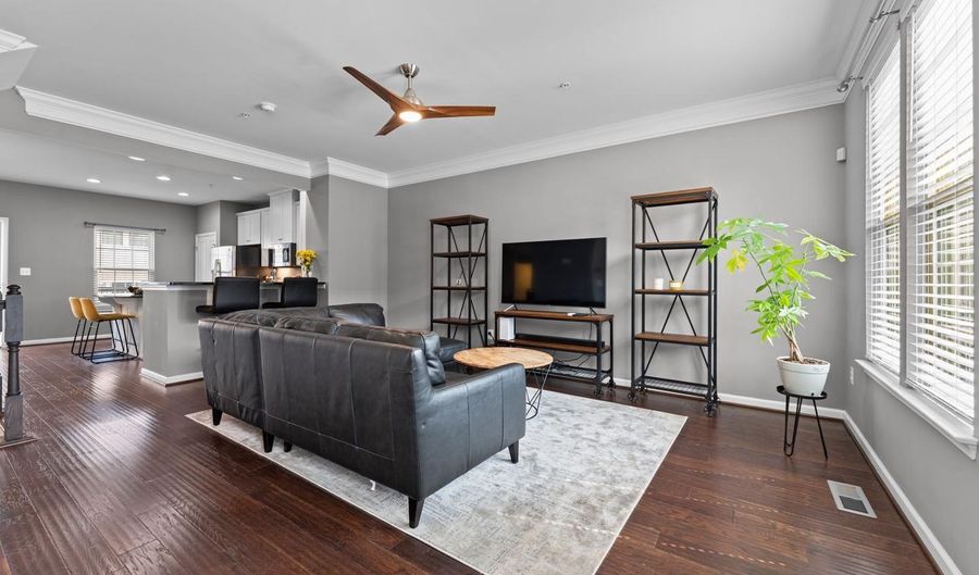 4662 HUDSON St, Baltimore, MD 21224 - 3 Beds, 4 Bath