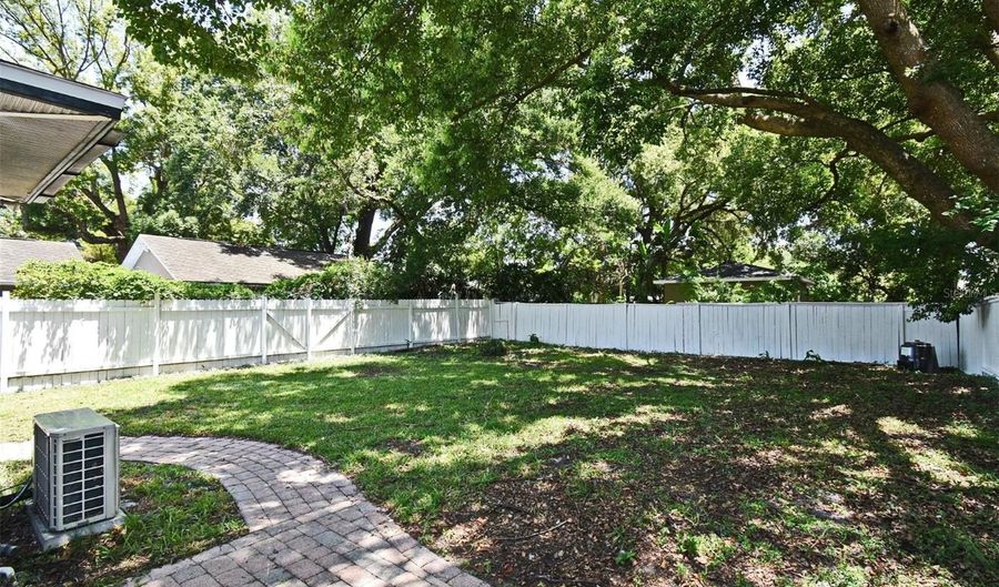 110 W PAR St, Orlando, FL 32804 - 2 Beds, 2 Bath