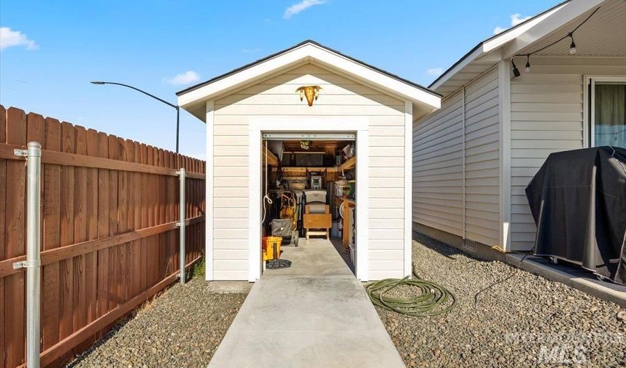 19520 Newhall Pl, Caldwell, ID 83605 - 3 Beds, 2 Bath