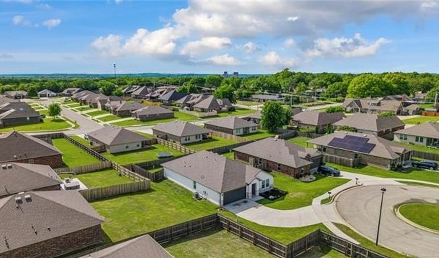 1833 SE Jefferson Rd, Bartlesville, OK 74006 - 4 Beds, 2 Bath