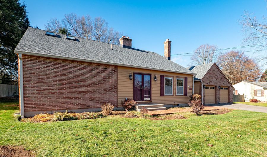 975 Wolf Hill Rd, Cheshire, CT 06410 - 3 Beds, 3 Bath