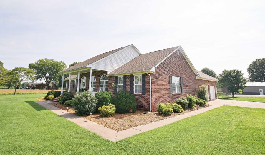 5202 Airport Rd, Almo, KY 42020 - 3 Beds, 2 Bath