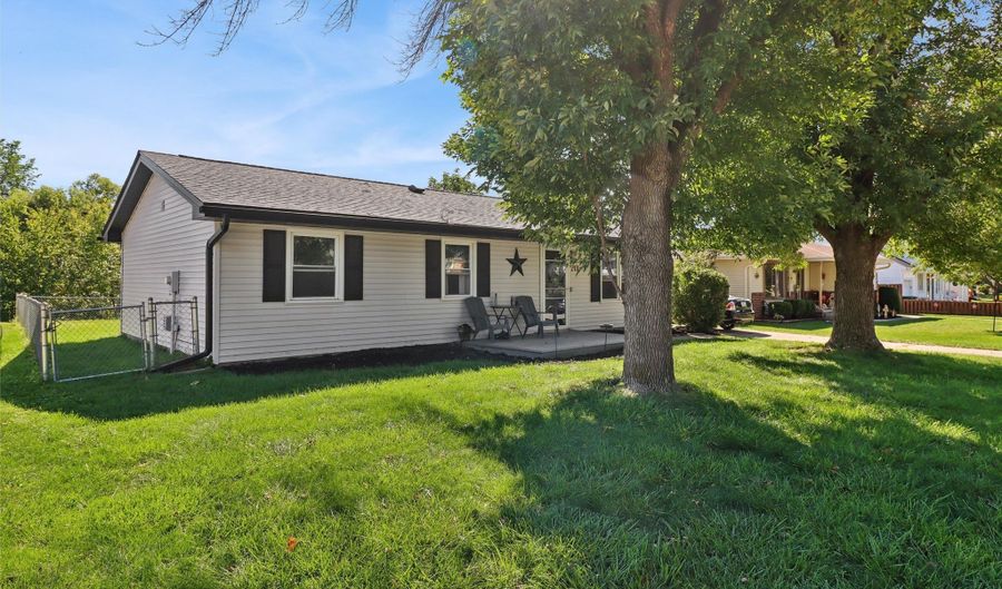 213 10th Ave SW, Altoona, IA 50009 - 3 Beds, 1 Bath