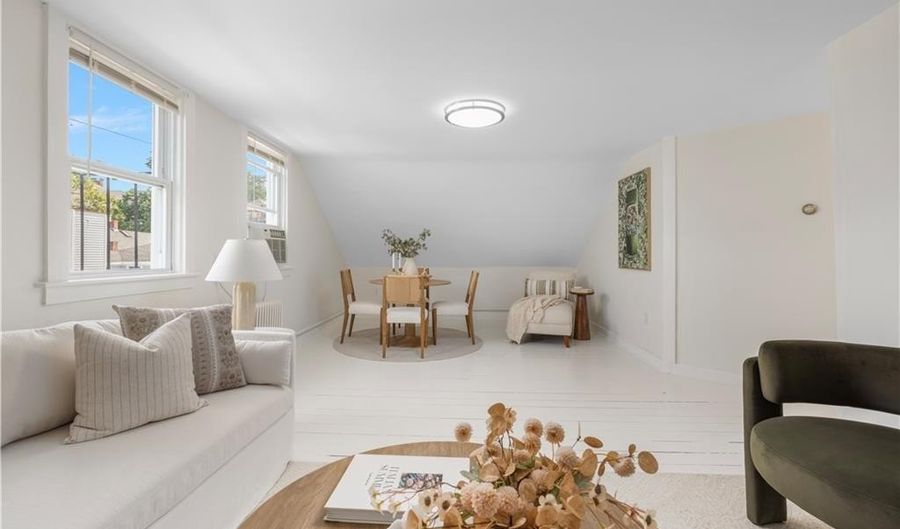 27 Dean Ave 3, Newport, RI 02840 - 2 Beds, 1 Bath