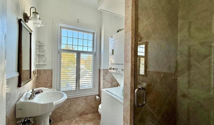 20 Berkeley Ave 3, Newport, RI 02840 - 1 Beds, 1 Bath