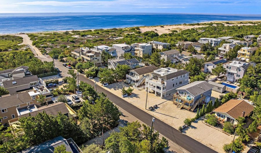 21 E 9th St, Barnegat Light, NJ 08006 - 6 Beds, 2 Bath