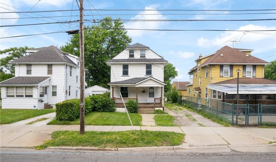 1012 Brown St, Akron, OH 44301 - 4 Beds, 2 Bath