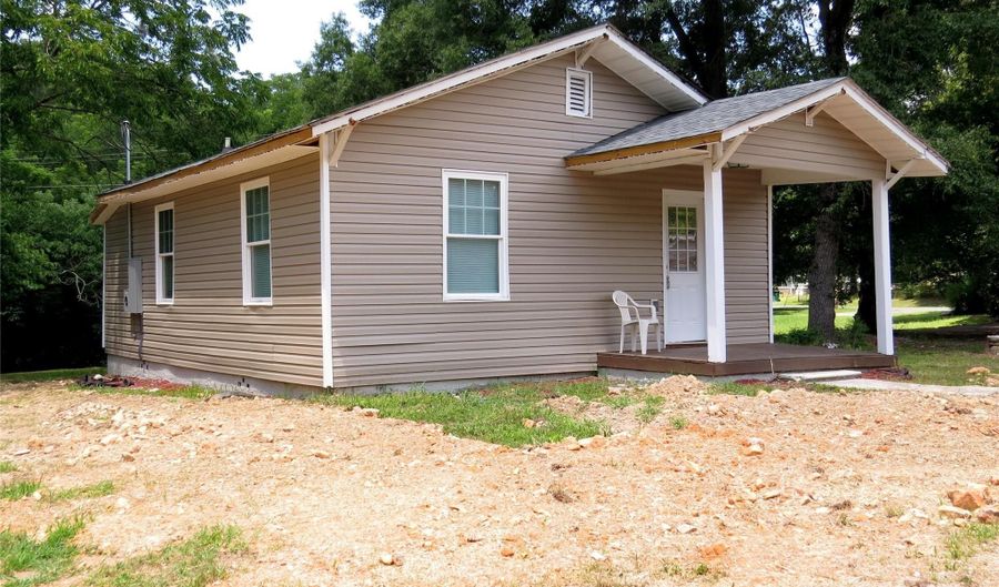 616 Lee St, Albemarle, NC 28001 - 2 Beds, 1 Bath