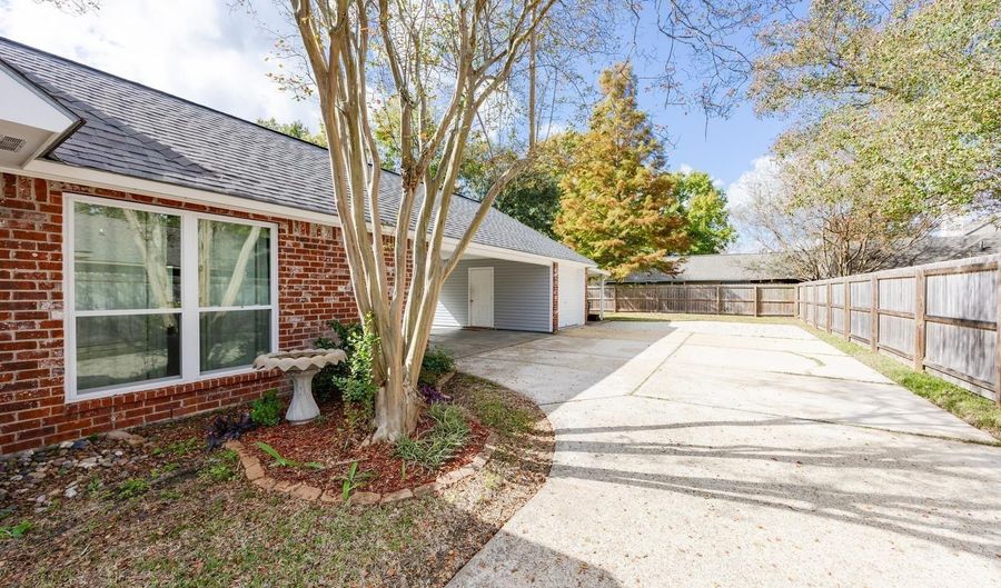 5144 Perthshire Dr, Baton Rouge, LA 70817 - 3 Beds, 2 Bath